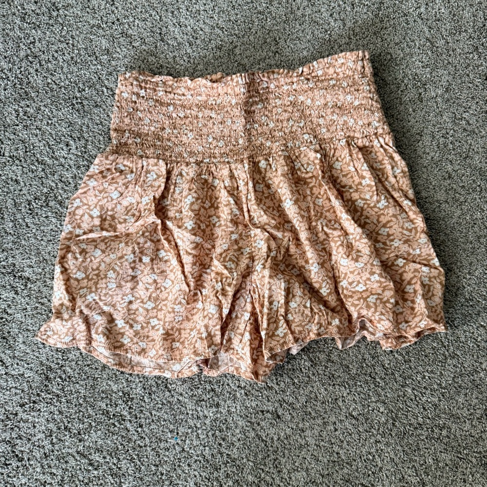 Aerie Women's Shorts in Peach and White